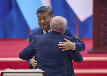 Chinese President Xi Jinping and Brazilian President Luiz Inácio Lula da Silva greeting each other during an official bilateral meeting.
