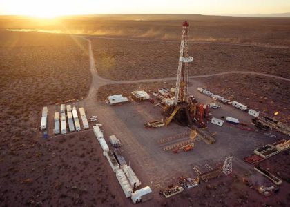 Pipeline construction and energy infrastructure in Neuquén.