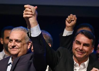 Flávio Bolsonaro and Alfredo Gaspar stand together at an event announcing their presidential ticket in Brasília.