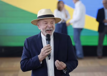 President Luiz Inácio Lula da Silva speaks at an official event with Brazilian agricultural producers.