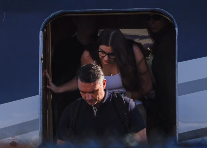 Flávio Bolsonaro and his family arriving at an airport in Miami.